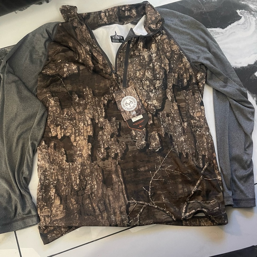 Habit 
 Men's Camo Long Sleeve Tee